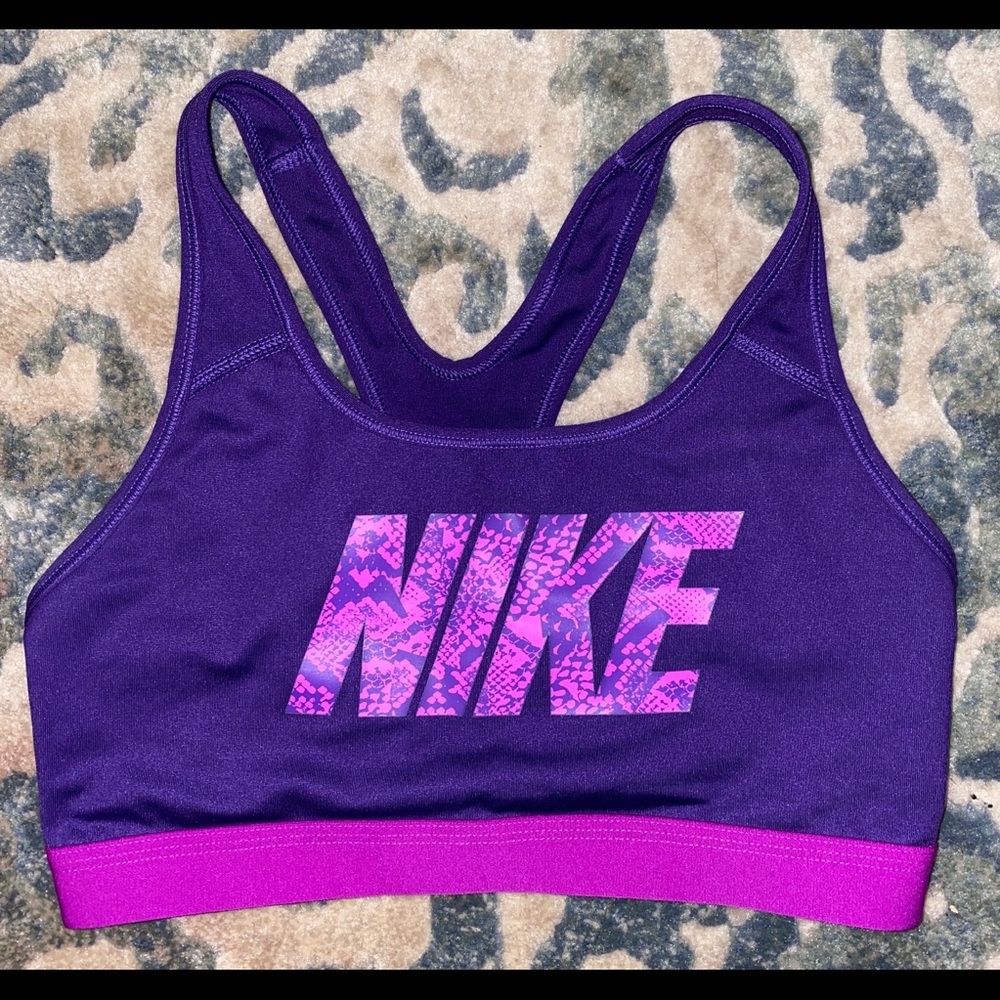 Nike sports bra size medium